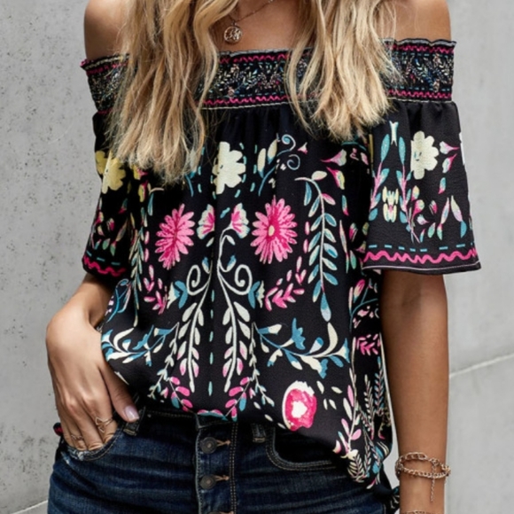 ♥️New boutique black floral shift top - Picture 2 of 11